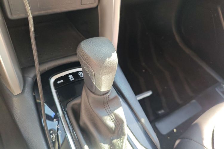 丰田 卡罗拉锐放 2022款 2.0L 先锋版中控内饰18