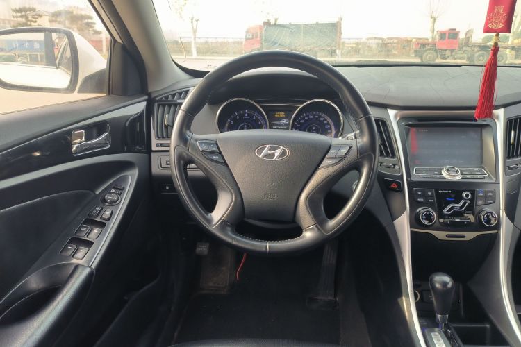 现代 索纳塔 2015款 经典 2.0L 自动豪华版中控内饰13