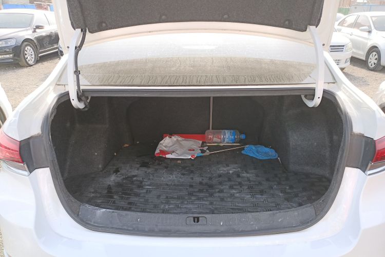 别克 英朗 2018款 15T 手动精英型 国V机舱底盘23