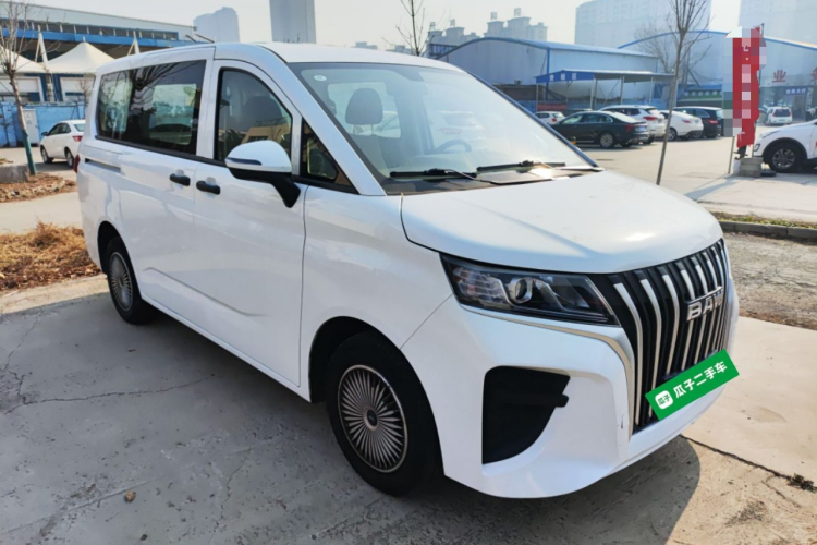 BAW北汽制造 锐胜王牌M7 2023款 1.6L 标轴创富型 7座车身外观3