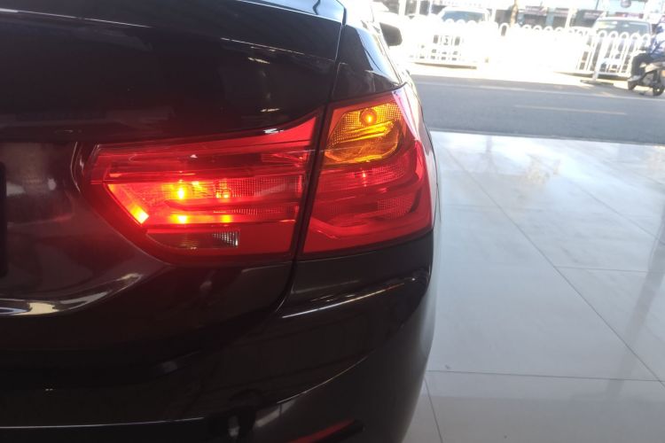 宝马1系 2018款 118i 时尚型车身外观9