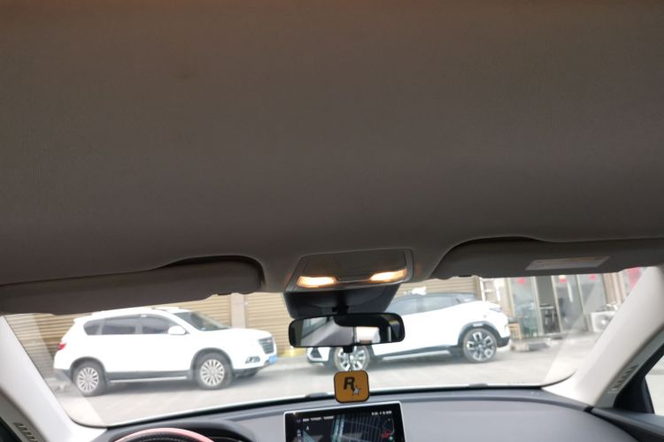 红旗E-QM5 2022款 431km 充电乐享版中控内饰22