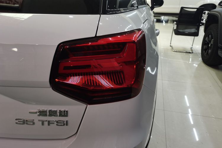 奥迪Q2L 2021款 35 TFSI 时尚动感型车身外观9