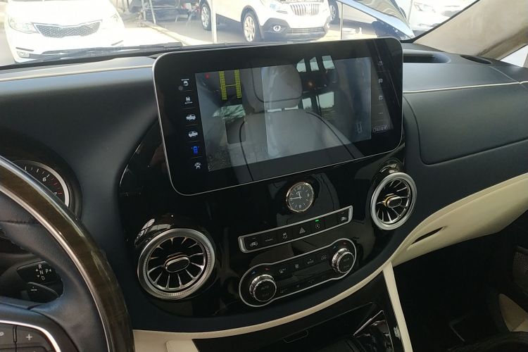 奔驰 威霆 2021款 2.0T 商务版 7座局部细节16