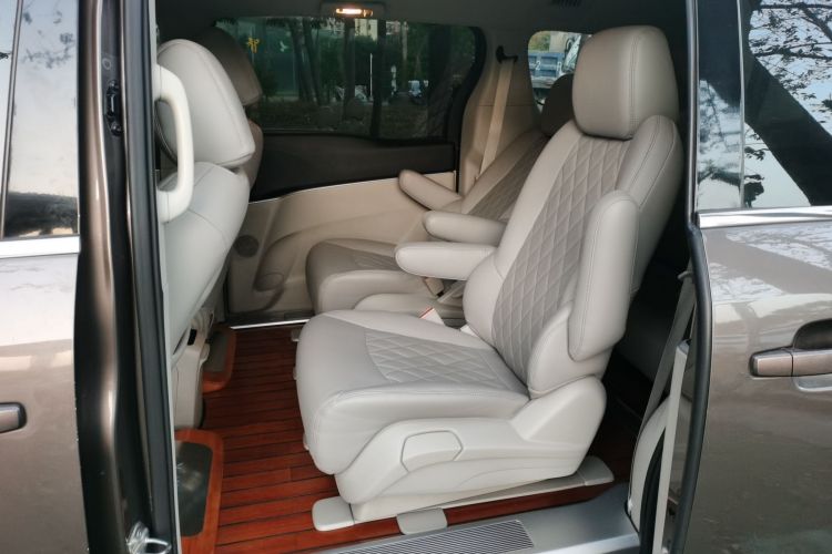 别克GL8 2020款 陆上公务舱 652T 舒适型中控内饰7004