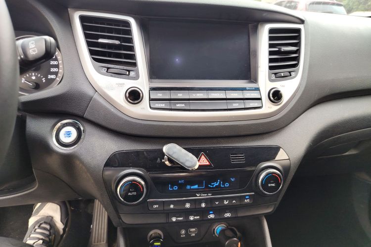 现代 途胜 2018款 1.6T 双离合两驱15周年特别版中控内饰16