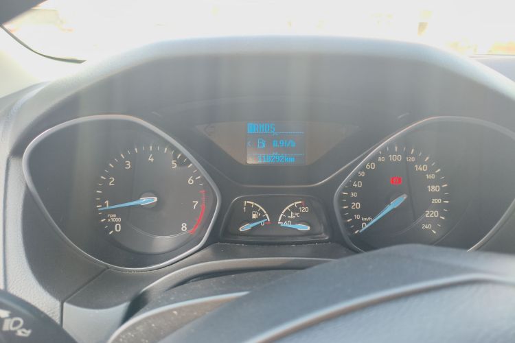 福特 福克斯 2018款 两厢经典 1.6L 自动风尚型智行版局部细节14