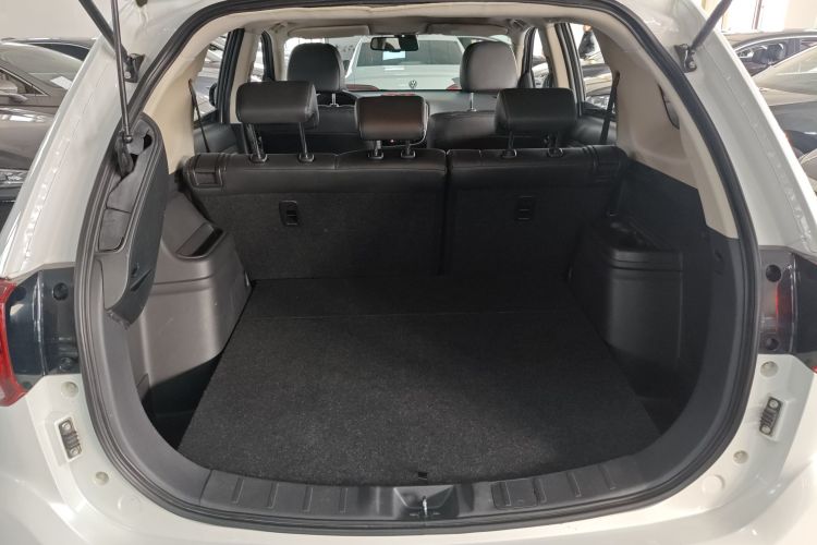 三菱 欧蓝德 2016款 2.4L 四驱精英版 5座机舱底盘23