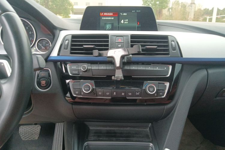 宝马3系 2019款 320i M运动套装中控内饰16