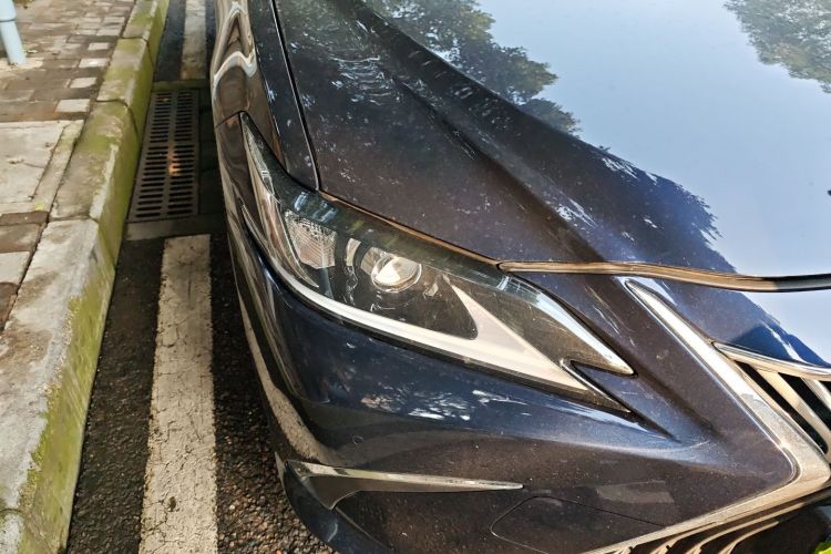 雷克萨斯ES 2020款 300h 卓越版车身外观8