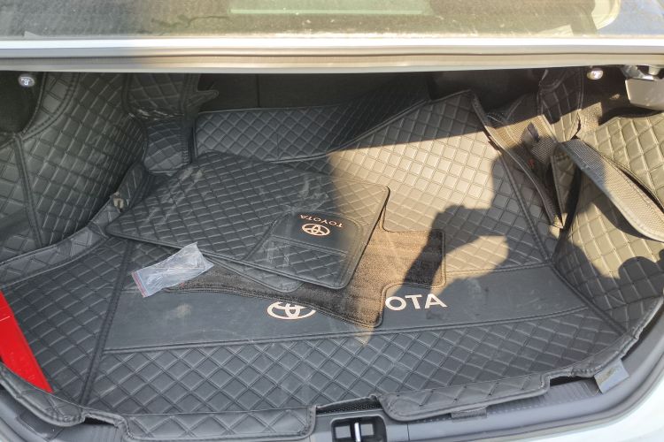 丰田 凯美瑞 2024款  双擎 2.0HG 尊贵版机舱底盘23