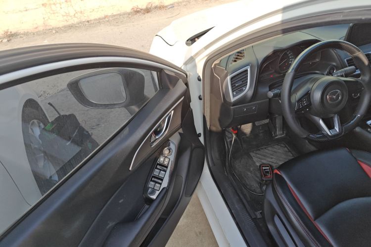 马自达3 昂克赛拉 2019款 云控版 三厢 1.5L 自动豪华型 国VI中控内饰20