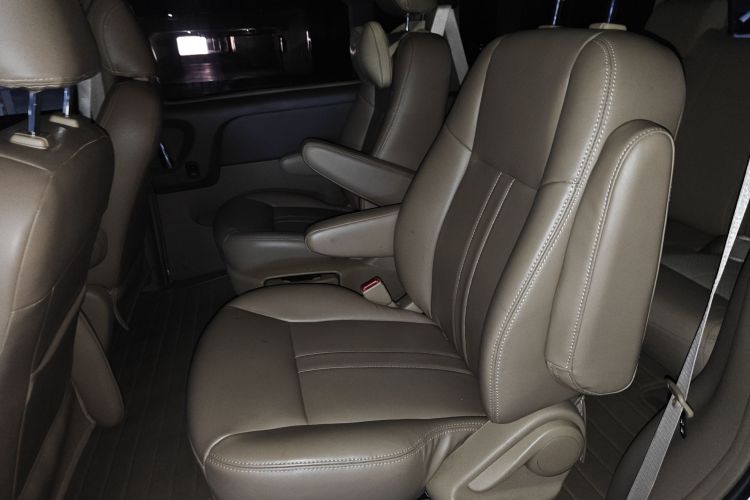 别克GL8 2014款 2.4L 经典版中控内饰7004