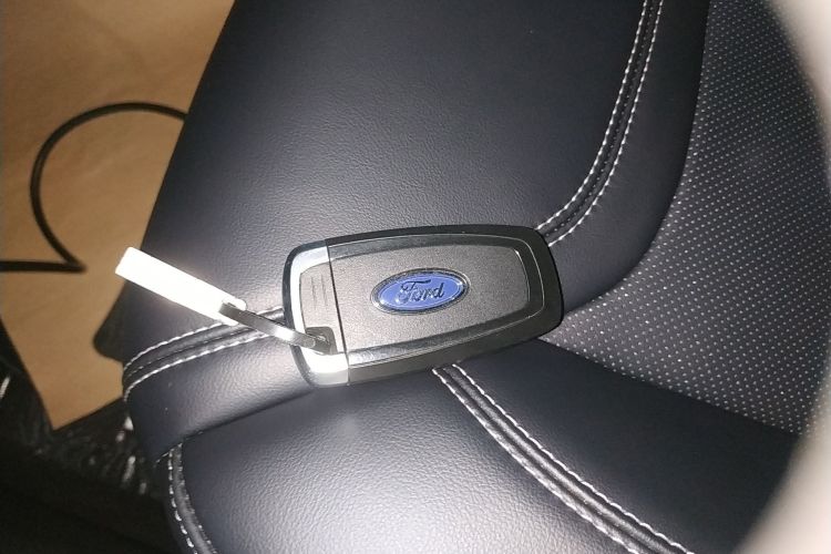 福特 探险者 2025款 2.3T EcoBoost 四驱穿越版 5座中控内饰7001