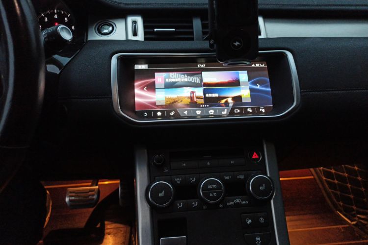 路虎 揽胜极光 2018款 240PS SE DYNAMIC 智锐版中控内饰16