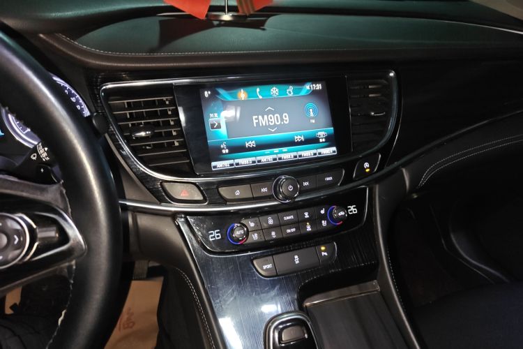 别克 君越 2018款 20T 精英型中控内饰16