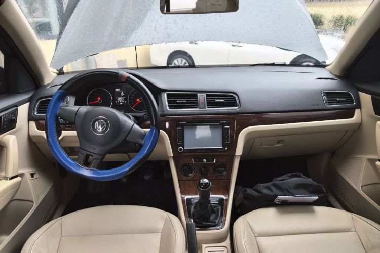 大众 朗逸 2013款 改款经典 1.6L 手动舒适版中控内饰12