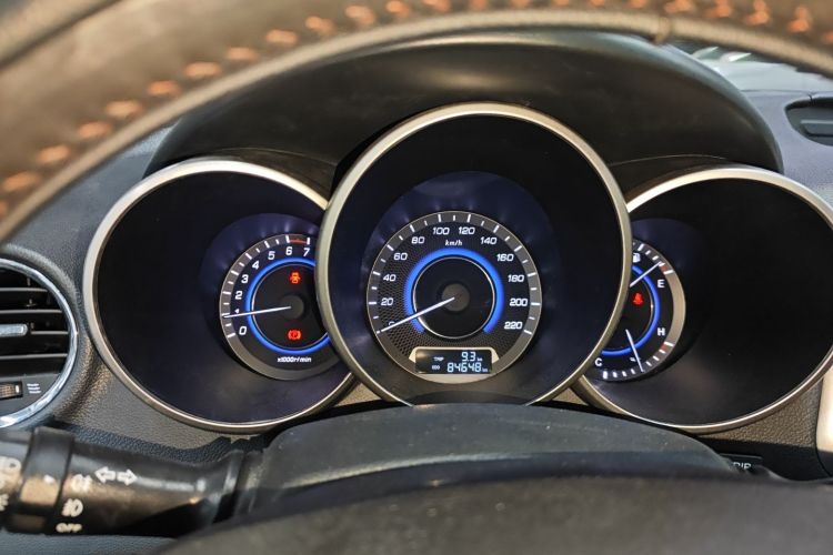 长安 逸动 2015款 1.6L 手动俊酷型 国V中控内饰14