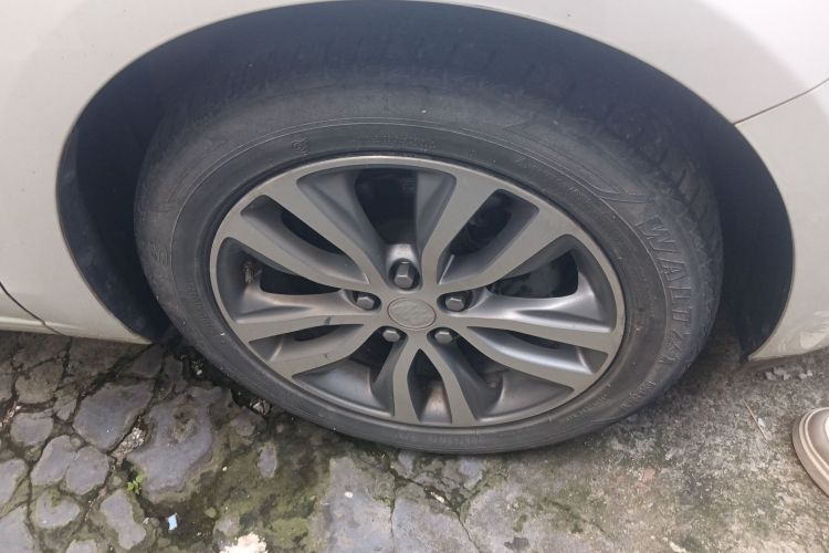 别克 英朗 2021款 1.3T 自动轻混动精英型车身外观10