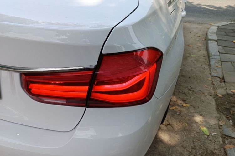 宝马3系 2018款 320Li 领先型豪华套装车身外观9