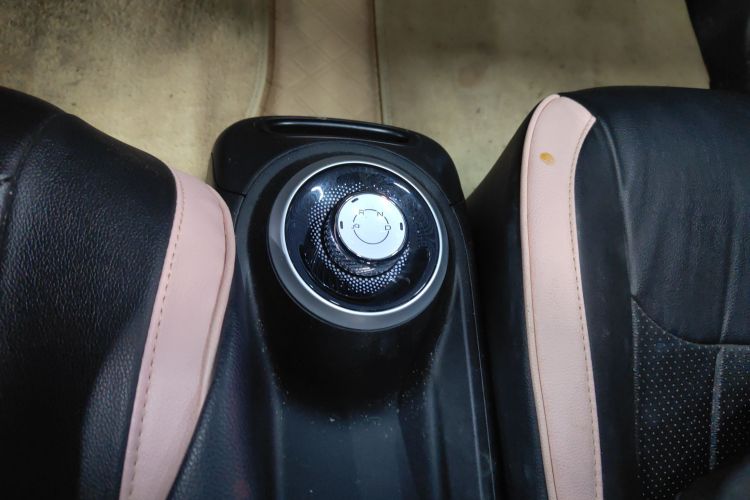 五菱汽车 五菱缤果 2023款 203km 轻享款中控内饰18