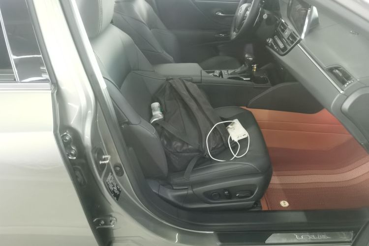 雷克萨斯ES 2022款 200 卓越版局部细节41