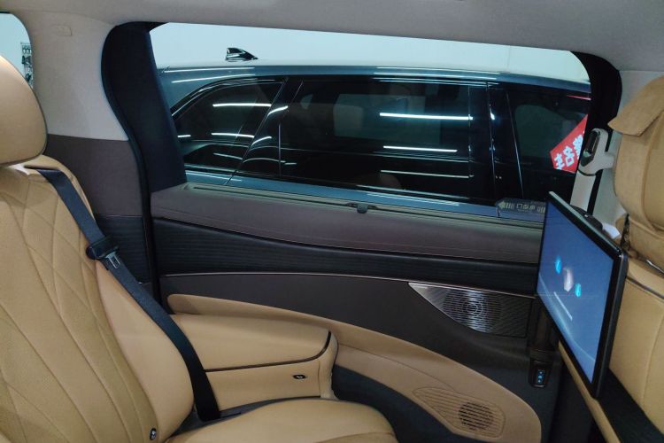 腾势D9 2022款 DM-i 970 四驱尊荣型中控内饰49