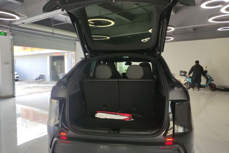 特斯拉 Model Y L 2025款 长续航全轮驱动版机舱底盘23