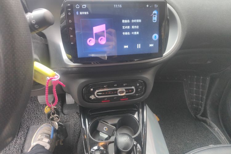 smart fortwo 2018款 0.9T 66千瓦硬顶先锋版 国V中控内饰16