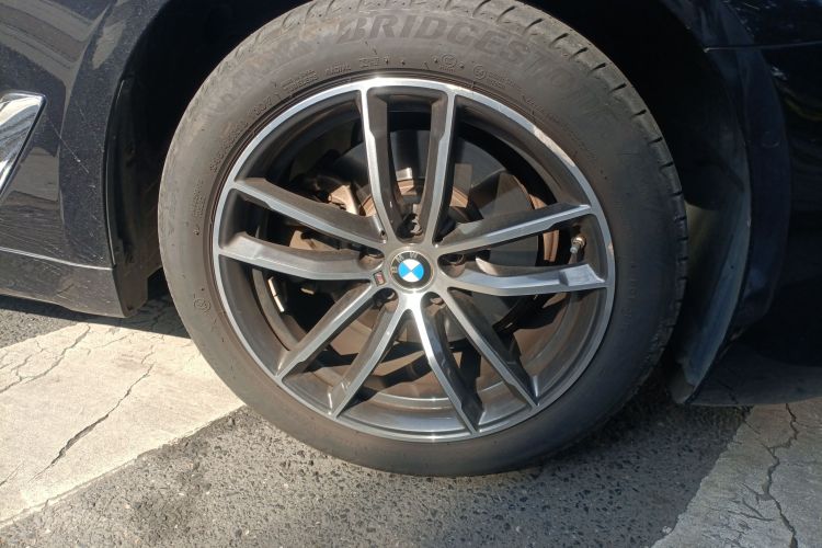 宝马5系 2022款 改款二 525Li M运动套装车身外观6007