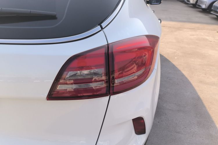 奔腾X80 2017款 1.8T 自动豪华型车身外观9