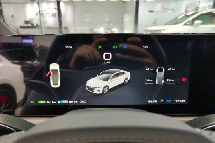 岚图汽车 岚图追光 2024款 PHEV 四驱超长续航旗舰版中控内饰14