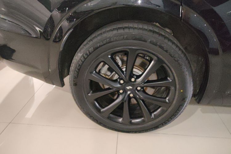 理想汽车 理想ONE 2021款 增程6座版车身外观6003