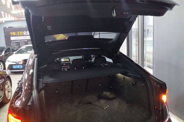 宝马6系GT 2018款 630i M运动套装机舱底盘23