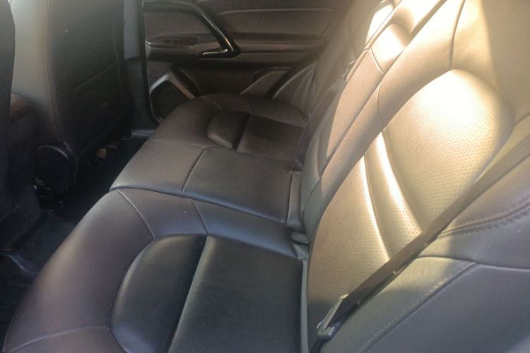 广汽传祺 传祺GS4 2015款 200T G-DCT豪华版中控内饰21