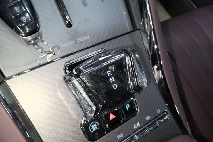 腾势Z9GT 2024款 1100四驱Ultra版中控内饰18