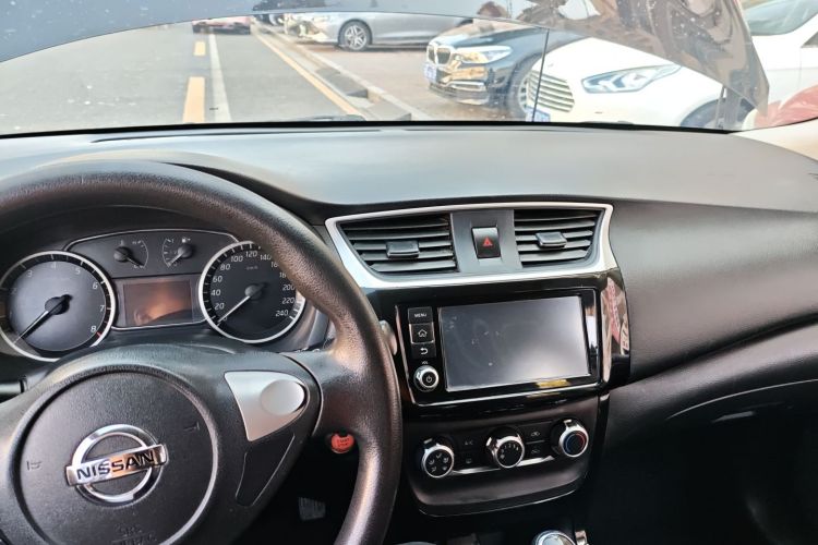 日产 轩逸 2016款 1.6XV CVT智享版中控内饰12