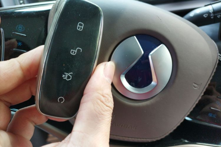 腾势D9 2022款 DM-i 1040 尊贵型中控内饰7001