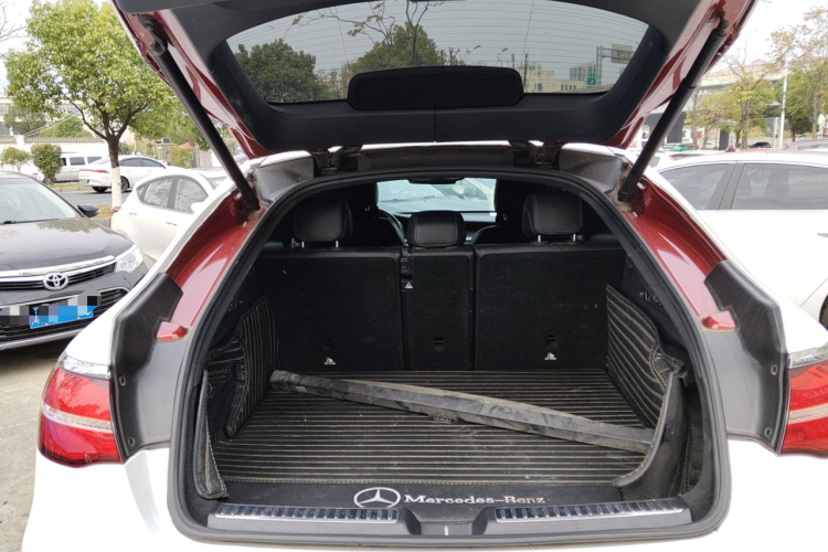 奔驰GLC轿跑 2019款 GLC 260 4MATIC 轿跑SUV机舱底盘23