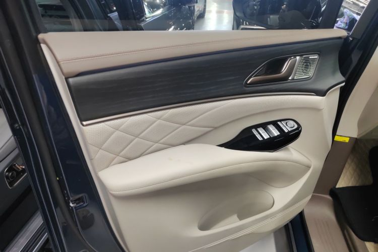 腾势D9 2022款 DM-i 970 四驱旗舰型中控内饰47