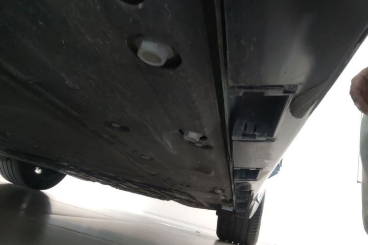 鸿蒙智行 智界R7 2025款 增程 251km Max局部细节9001