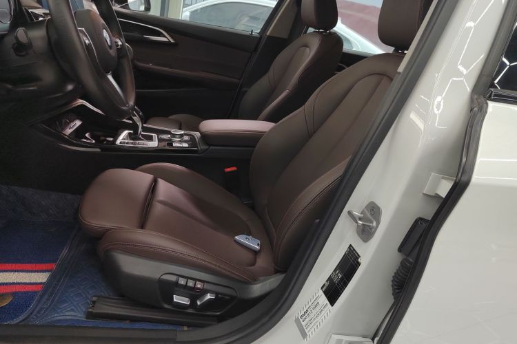 宝马1系 2021款 120i M运动曜夜版中控内饰19