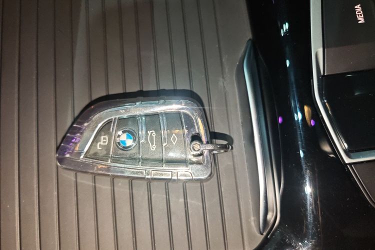 宝马X4 2022款 xDrive 25i M运动套装中控内饰11