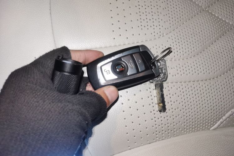 别克GL8 2017款 25S 豪华型 国V中控内饰7001