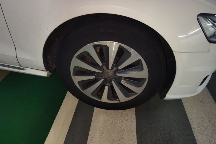 奥迪A6L 2016款 30 FSI 舒适型车身外观10