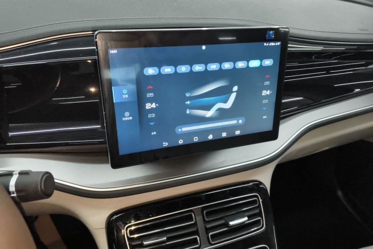 比亚迪 秦PLUS 2023款 冠军版 DM-i 55KM超越型中控内饰16