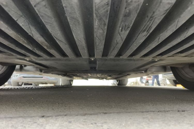 奔驰C级 2022款 改款 C 260 L 运动版局部细节9008