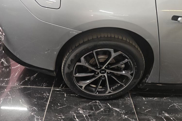 小鹏P7 2022款 480E车身外观6008