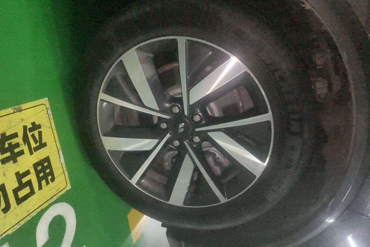 理想汽车 理想L8 2023款 Air车身外观10