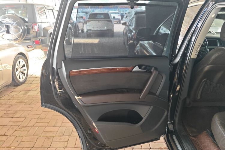 奥迪Q7 2015款 35 TFSI 进取型中控内饰7008